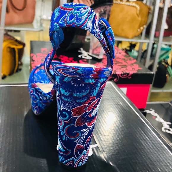 Chunky High Heels for an Extra Posh Look ๐ก - Picture 3 of 6